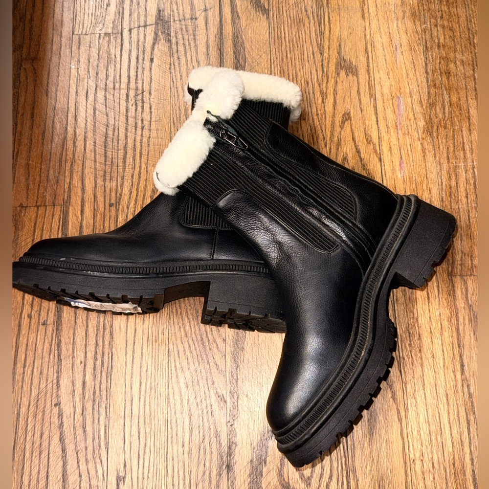Dolce Vita Black Leather Lug Sole Winter Boots with Cream Shearling Trim - Picture 2 of 3